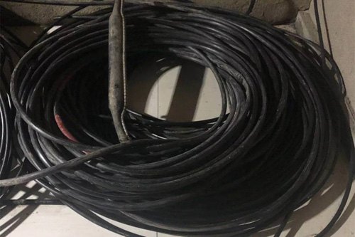 訊電纜被盜割，警方雷霆出擊抓獲犯罪嫌疑人 